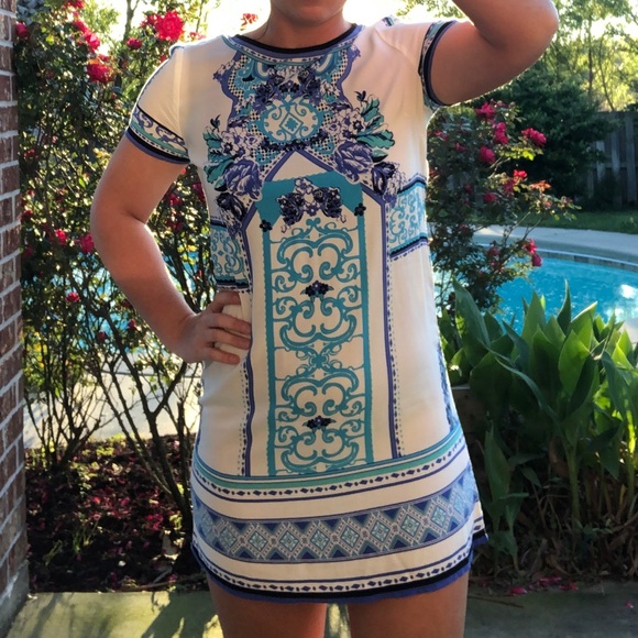 Beautiful pattern dress. - Picture 1 of 3